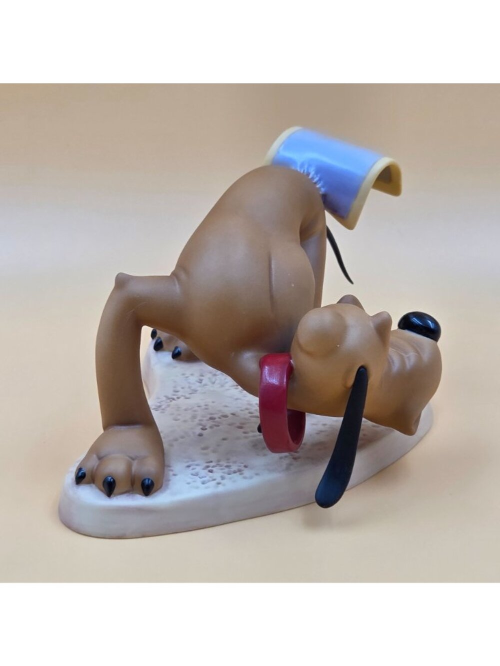 WDCC Pluto Beach Picnic Beach Picnic Sticky Situation Sculpture - Picture 4 of 16